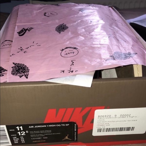 Travis Scott Jordan 1 - Picture 7 of 8